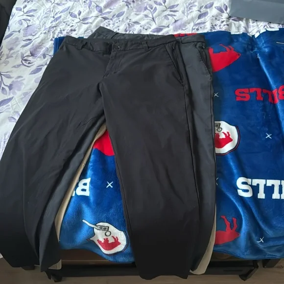 Lot of 3 LuluLemon ABC commission pants- Size 32 - Picture 1 of 6